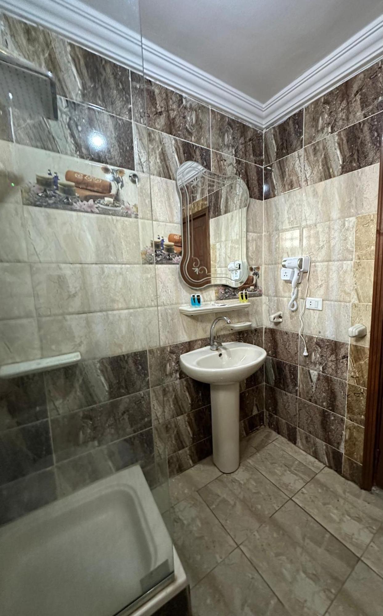 Pyramids Family Inn Kafret el-Gabal Kültér fotó